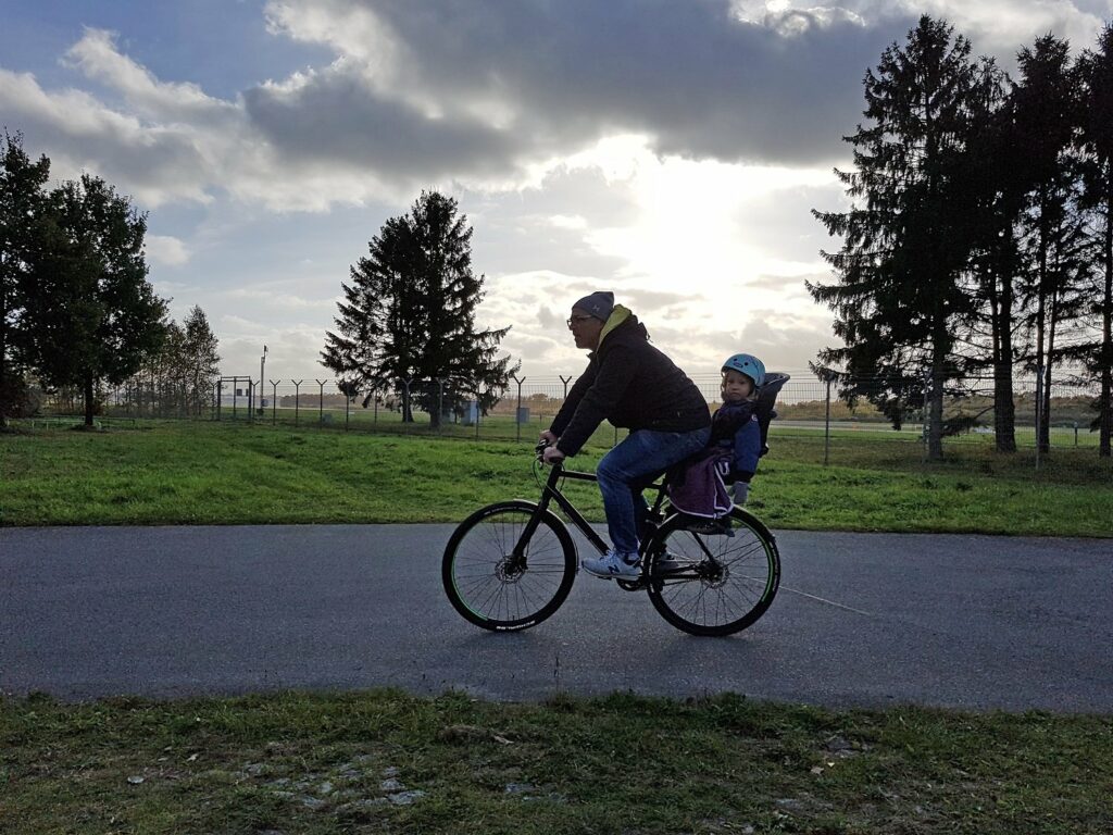 Fahrrad fahren mit der Familie