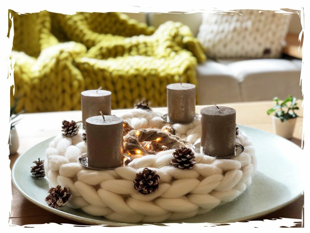 Meister der Maschen - Ulf von der Wollà StrickManufaktur 3 Adventskranz von Wollà
