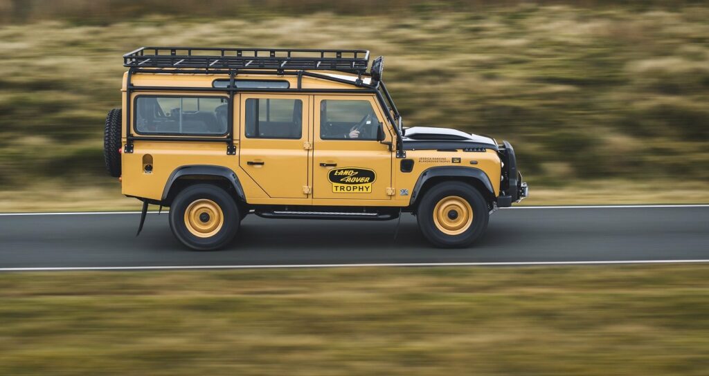 Limited Retro Edition - Land Rover Defender Works V8 Trophy 5 Land Rover Defender Works V8 Trophy in der Seitenansicht