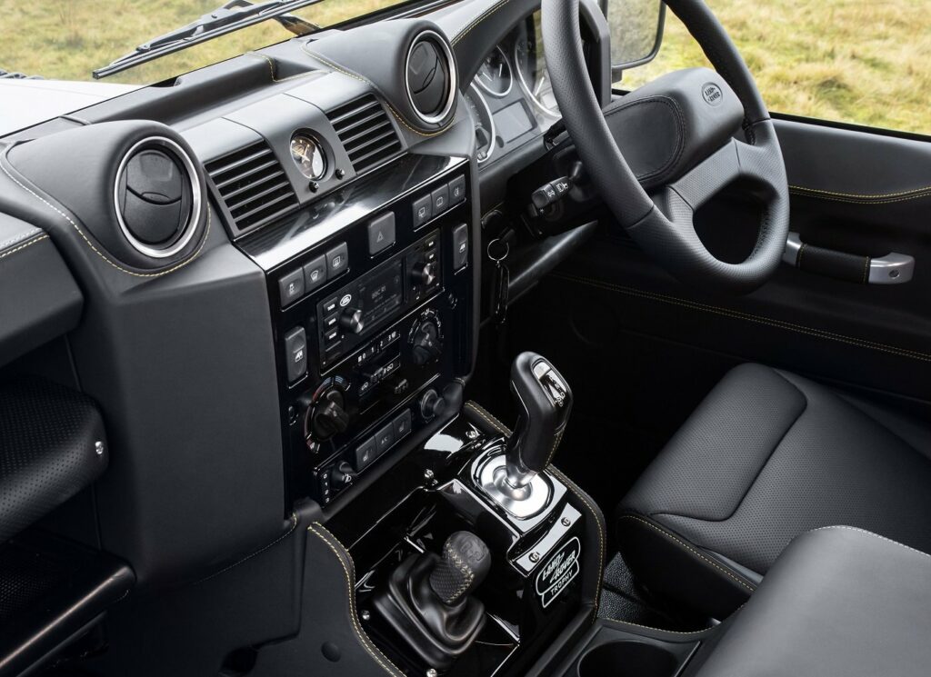 Interieur vom Defender Works V8 Trophy