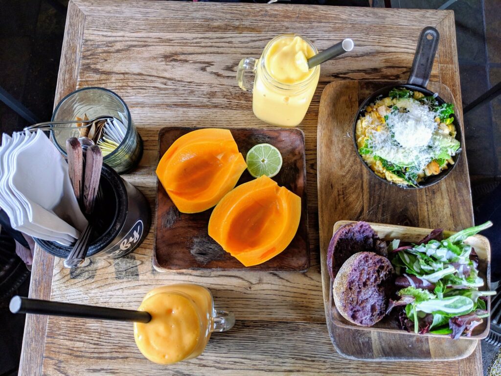 Männlich altern - 6 einfache Kosmetik-Tipps für ältere Männer 1 Gesundes Essen gehört zu den Kosmetik-Tipps des Alters
