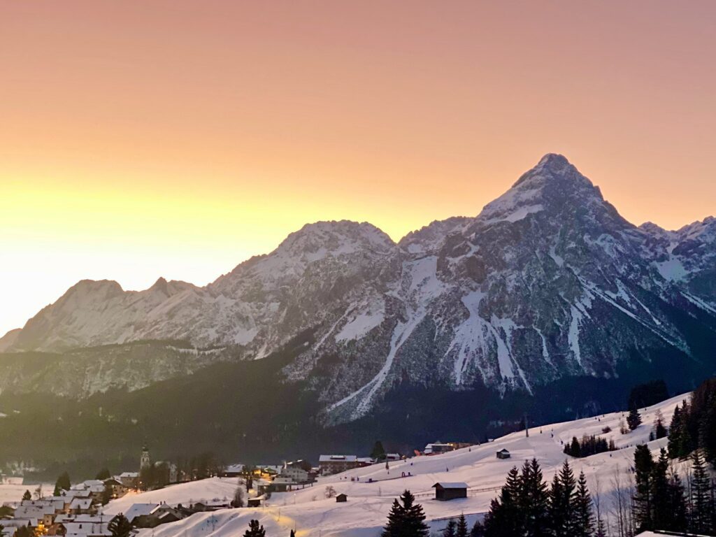 Badespaß mit Aussicht - die schönsten Hotelpools mit Bergblick 4 Mohr life resort ausblick