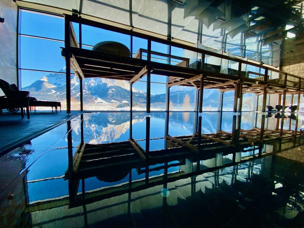 Badespaß mit Aussicht - die schönsten Hotelpools mit Bergblick 3 Mohr life resort indoorpool