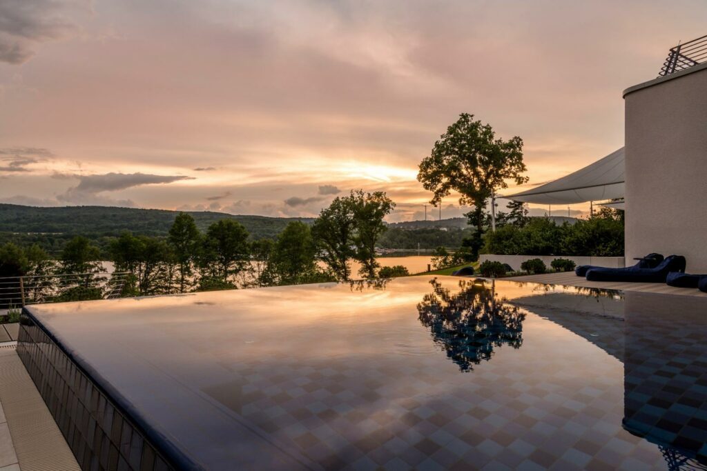 Seezeitlodge hotel infinitypool