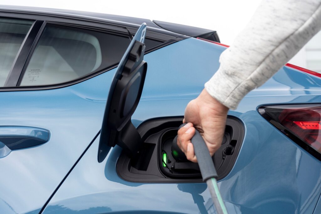 Volvo C40 Recharge Pure Electric aufladen