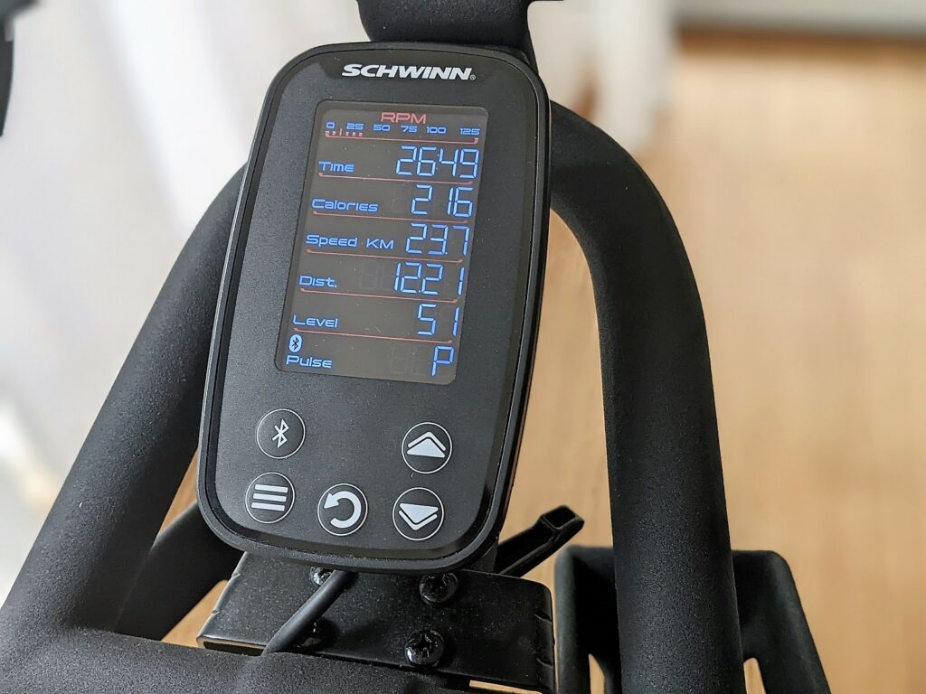 Der Computer vom Schwinn 800IC Ergometer.