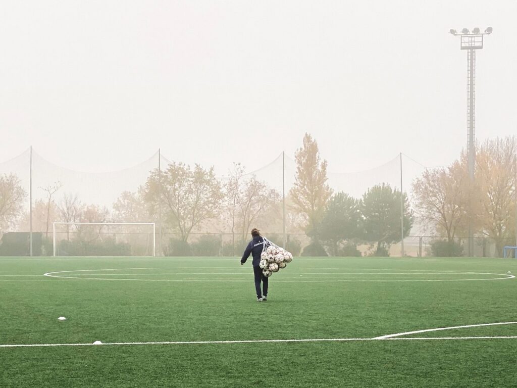 Ein Ehrenmann im Ehrenamt - Kerle 50plus und die Freude am Helfen 2 alberto frias 1jsLzh2lKcM unsplash
