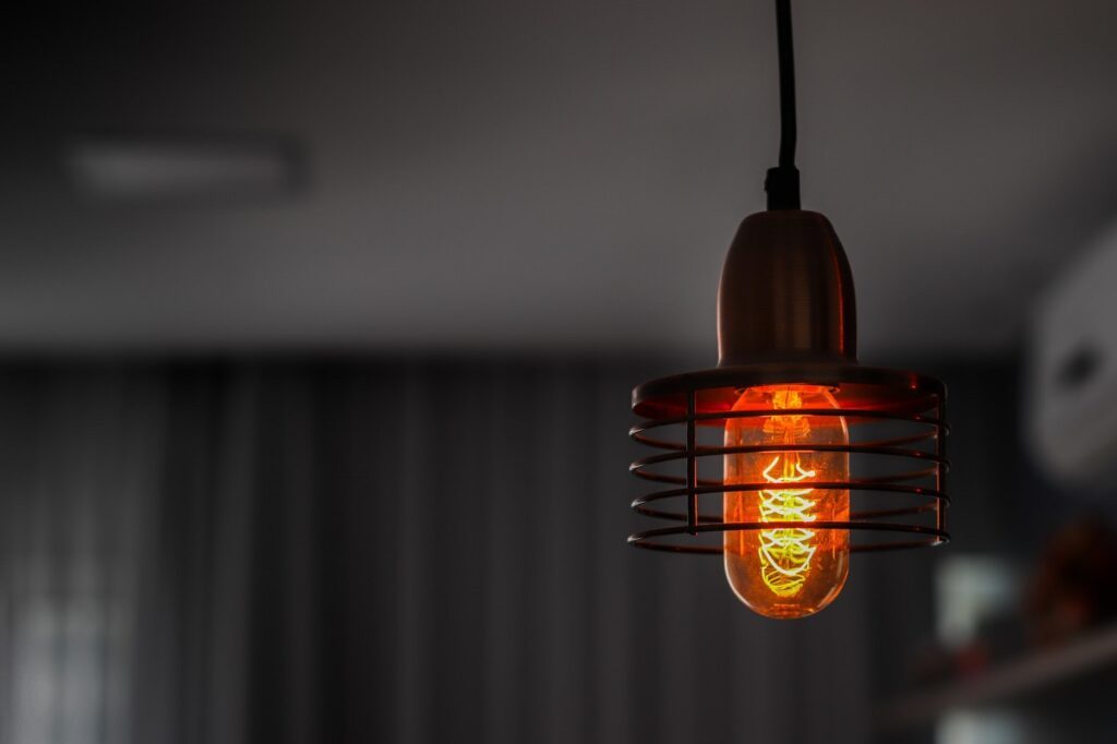 Energiebewusst leben: Wie euer Lifestyle zum Umweltschutz beitragen kann 1 Neue Glühlampen können beim Energie sparen helfen
