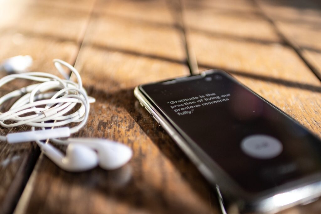 Entschleunigung im Alter - Wie Meditation zu mehr Gelassenheit führt 4 mindfulness com Zt6Qro8F4Rs unsplash