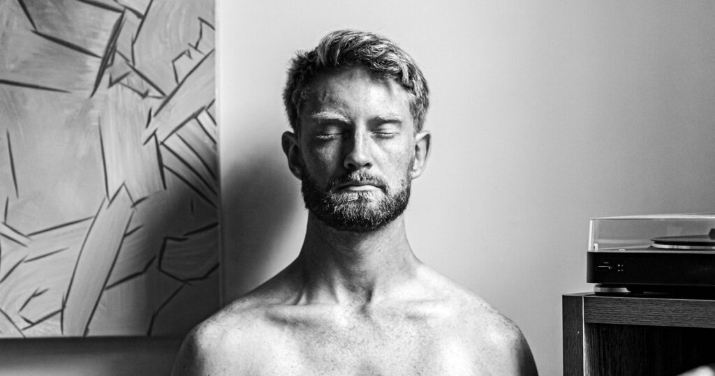 Entschleunigung im Alter - Wie Meditation zu mehr Gelassenheit führt 3 mitchell griest OBYQEkZAWhg unsplash