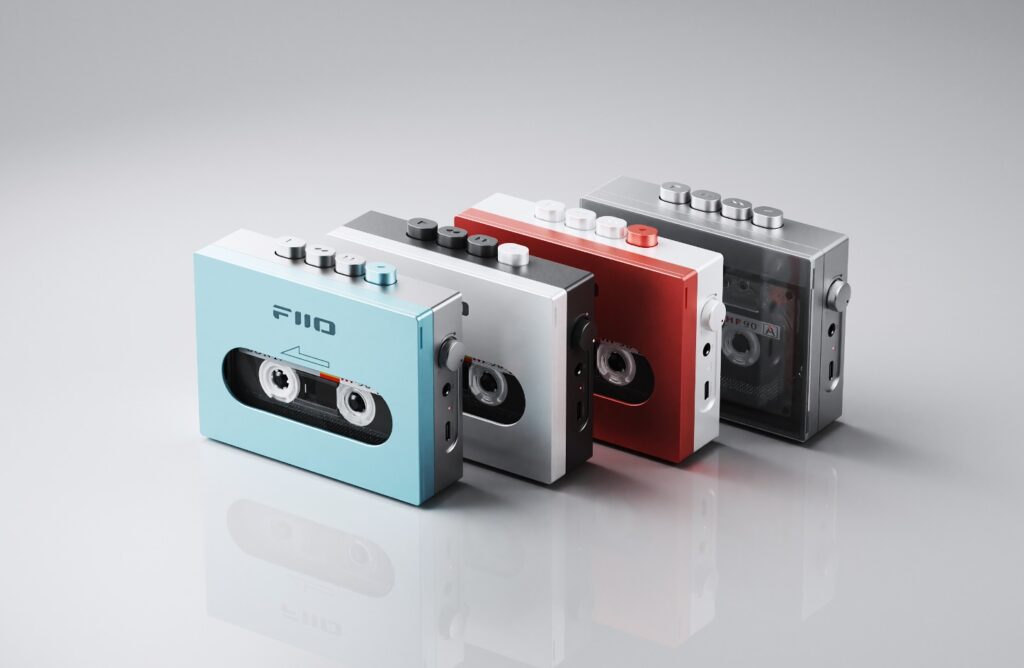 Verschiedene Farbvarianten vom FiiO CP13 Kassettenspieler