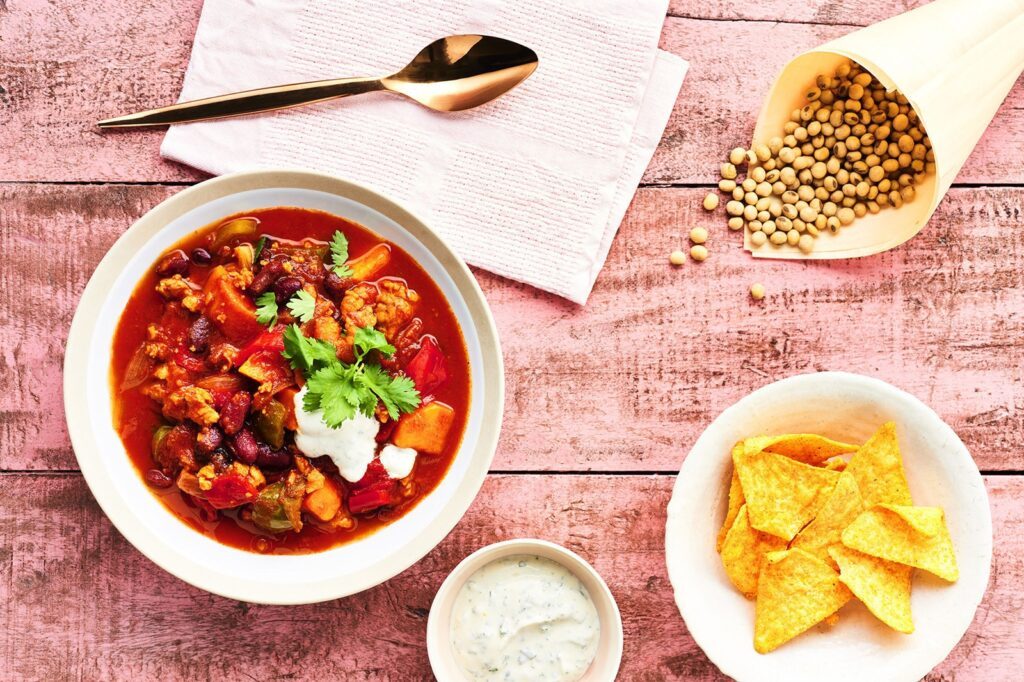 Veggie Xmas - 4 feierliche Gänge mit europäischen Hülsenfrüchten 4 Chili sin Carne Soja 2048px