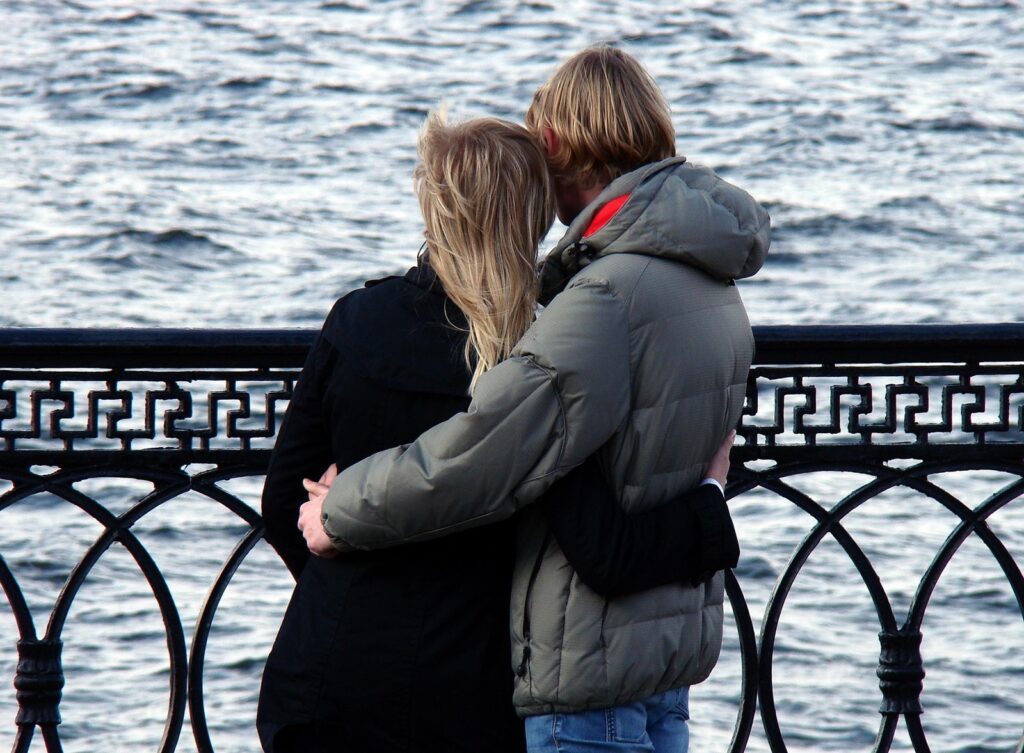 Match me if you can - Best Ager und die Tücken beim Online-Dating 3 Gute Chancen zum Verlieben im Vergleich zum Online Dating gibt es auch im echten Leben.