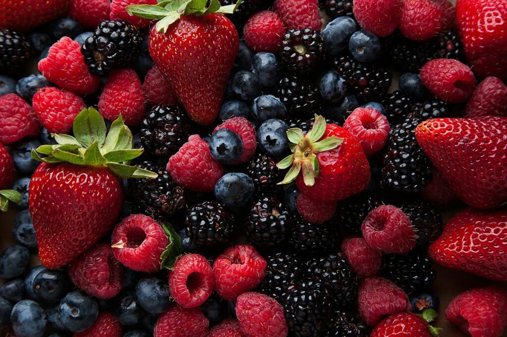 Snack dich glücklich: Warum Sommerobst der unterschätzte Selfcare-Hack ist 1 Sommerobst ist ein gesunder Booster für Best Ager