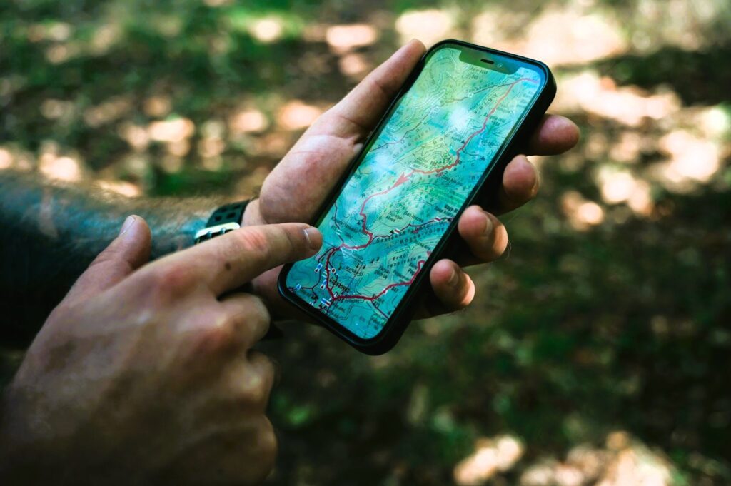 Digitale Reisebegleiter: 5 Tools, die Männer unterwegs brauchen 1 Offline-Karten sind ein nützlicher digitaler Reisebegleiter.