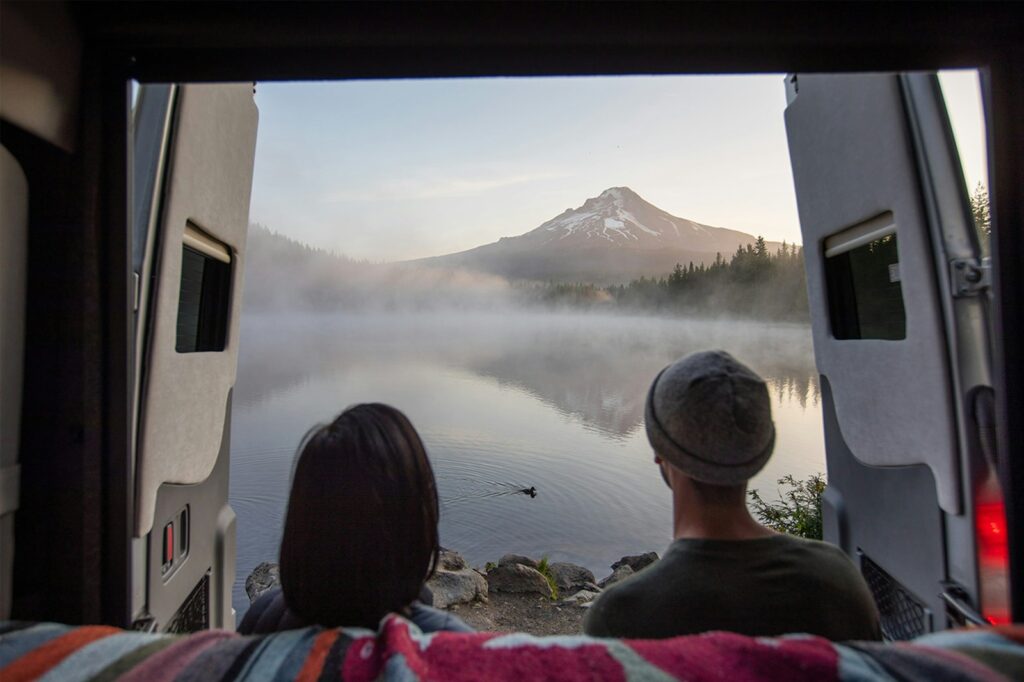 Camper statt Couch - Warum Vanlife gerade für Best Ager perfekt ist 7 roadpass rXLTDVZLnI0 unsplash