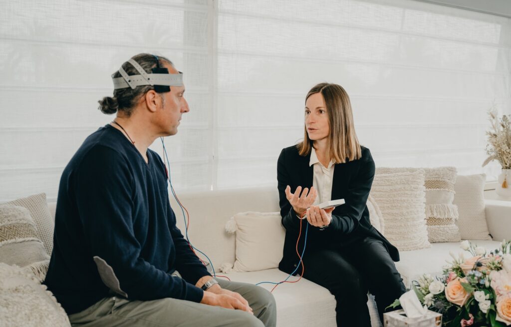 Karriere stagniert, Körper streikt? Mit diesen Tipps gelingt das mentale Upgrade ab 45+ 1 Im mittleren Alter hilft es, den Körper zu checken und neu auszurichten