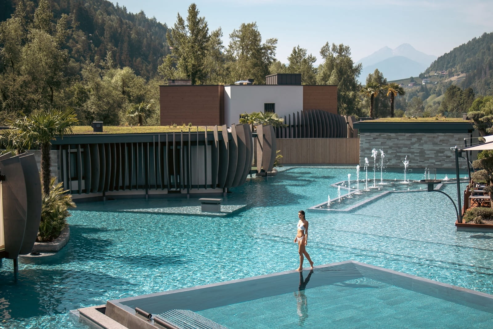 Pool Position - Die 10 spektakulärsten Berg-Pools in den Alpen 10 Bild 10 Quellenhof See Lodge 1