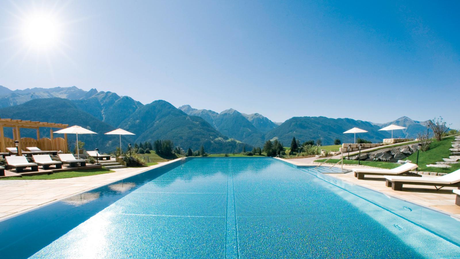 Pool Position - Die 10 spektakulärsten Berg-Pools in den Alpen 4 Bild 4 Wellness Residenz Schalber