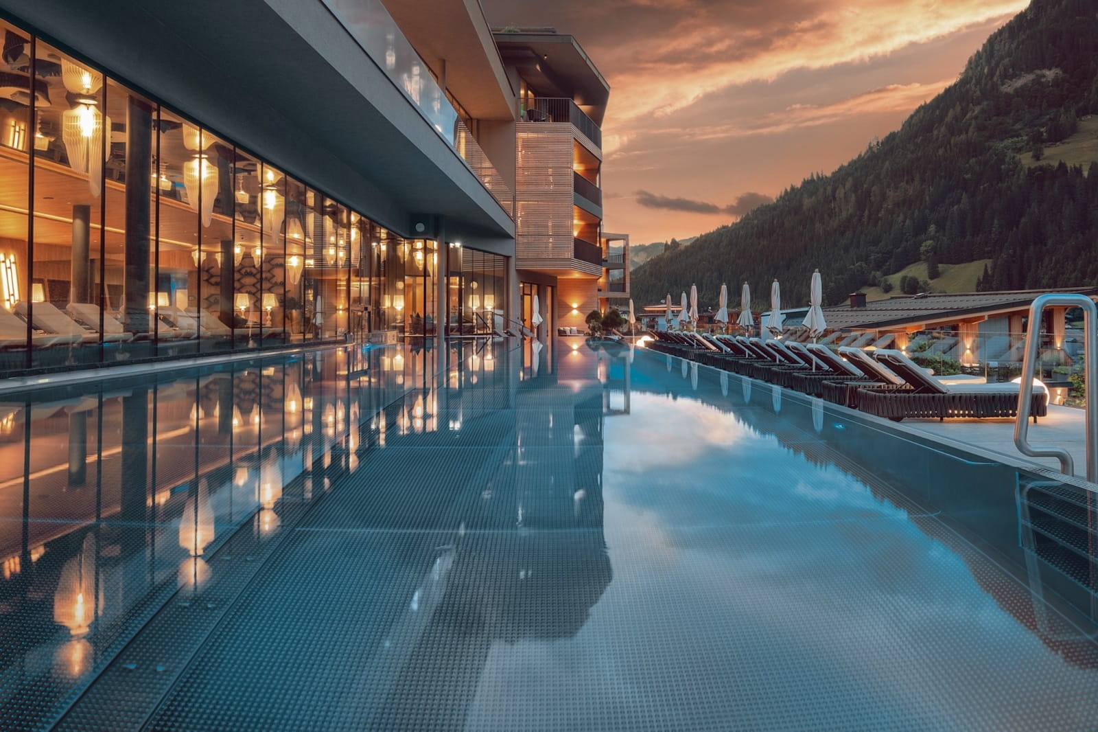 Pool Position - Die 10 spektakulärsten Berg-Pools in den Alpen 5 Bild 5 DAS EDELWEISS Salzburg Mountain Resort 1