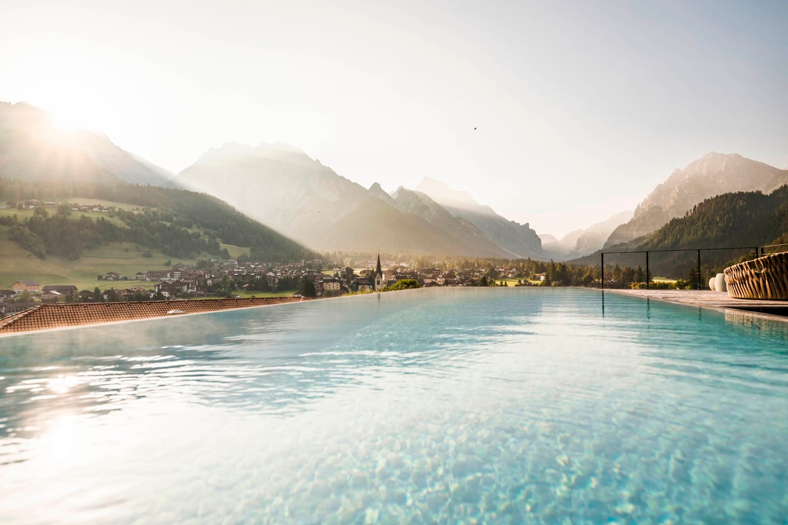 Pool Position - Die 10 spektakulärsten Berg-Pools in den Alpen 7 Bild 7 Excelsior Dolomites Life Resort 1