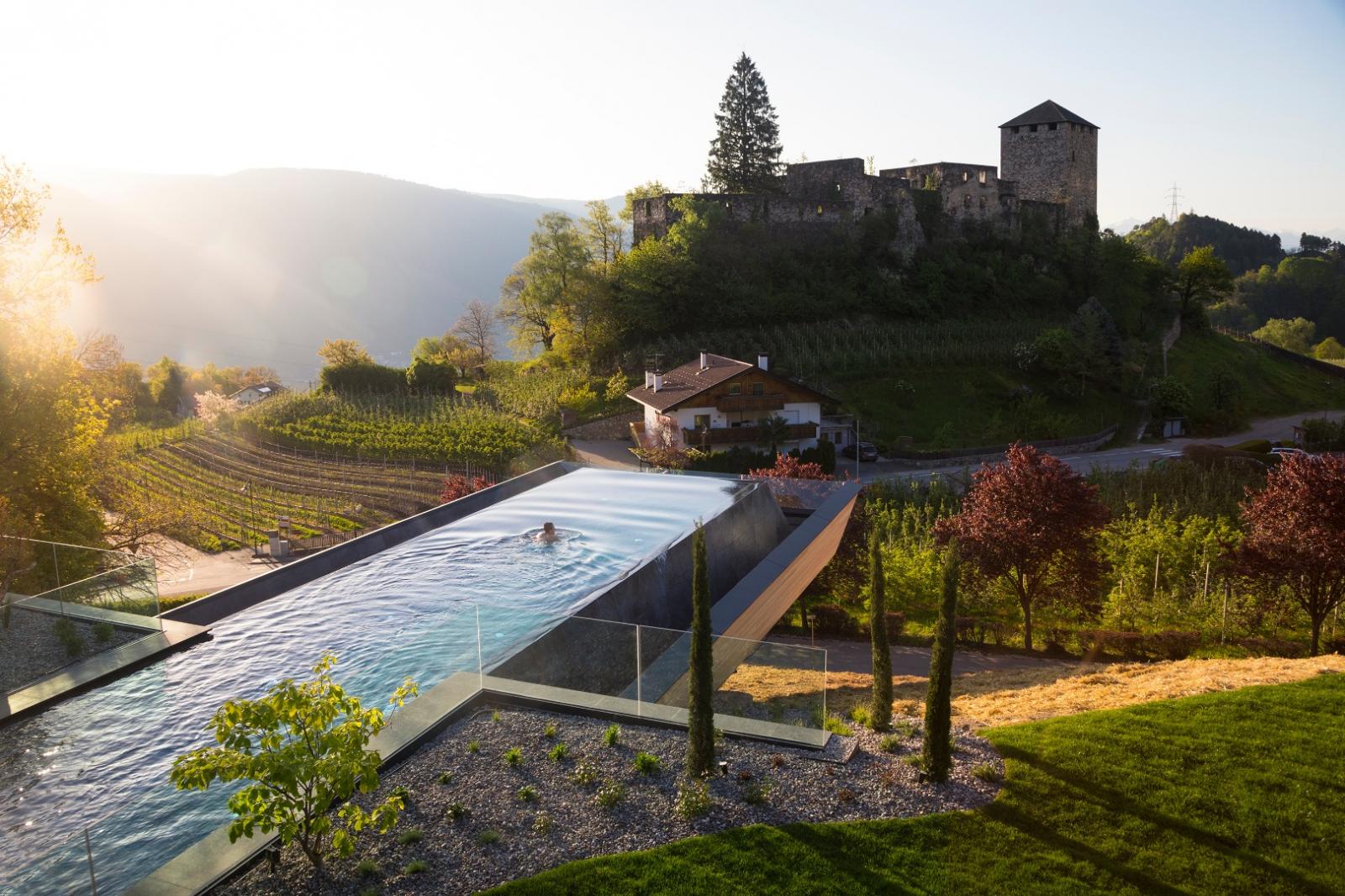 Pool Position - Die 10 spektakulärsten Berg-Pools in den Alpen 8 Bild 8 Hotel Der Waldhof