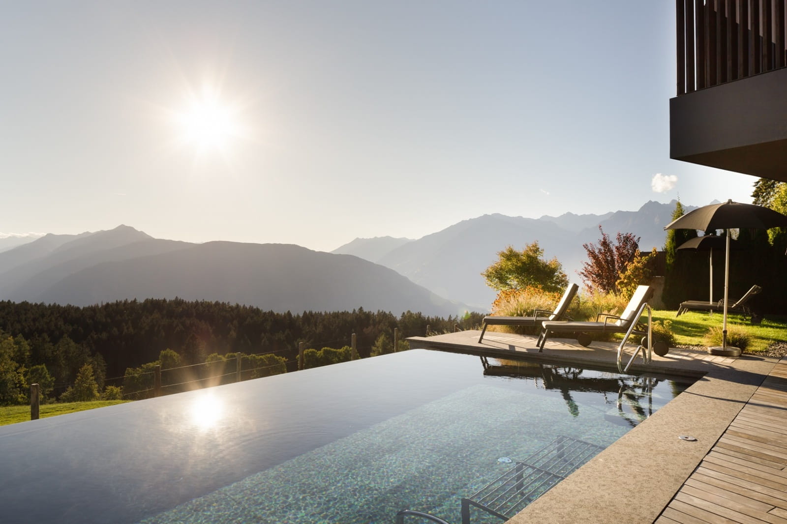 Pool Position - Die 10 spektakulärsten Berg-Pools in den Alpen 9 Bild 9 Bergvillen Luxus Chalets 1