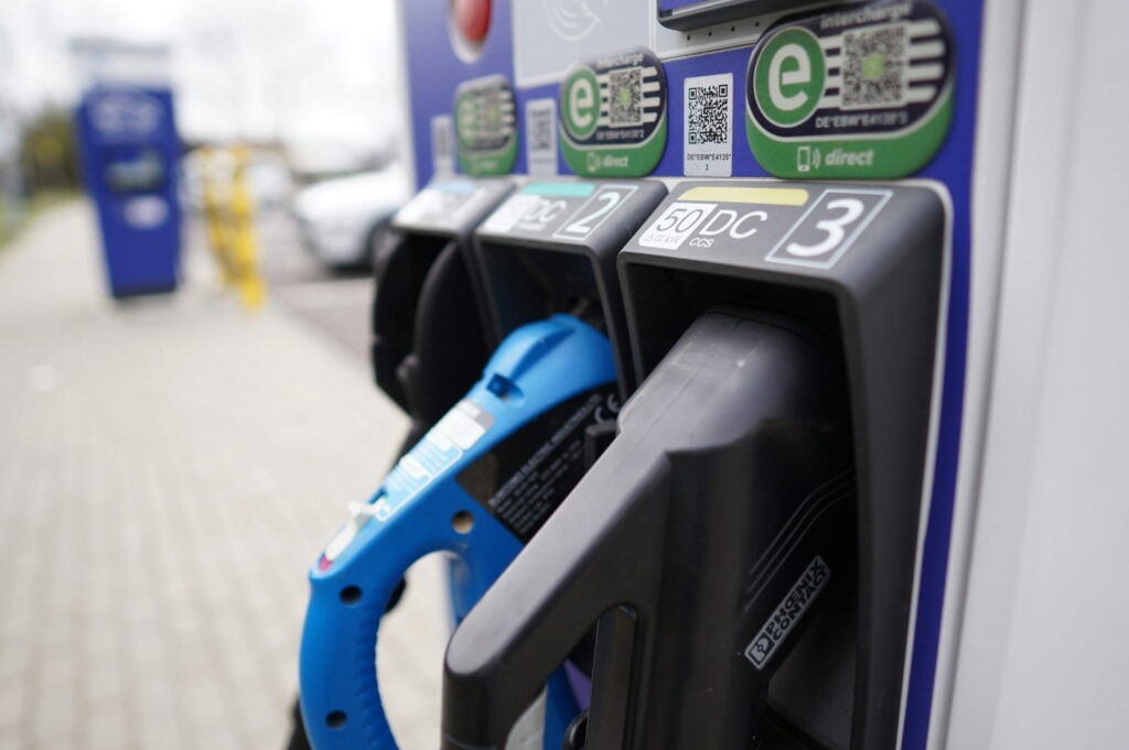 Elektroauto oder Hybridauto - Welche Antriebsart passt besser zum Alltag? 3 sophie jonas WC9dRfiBKDM unsplash 1