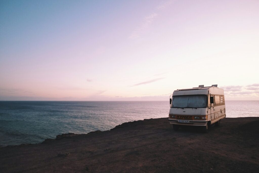 7 Meter Freiheit für Best Ager - Campingurlaub im Wohnmobil in Italien 8 stijn te strake 0ialT4fXAaA unsplash