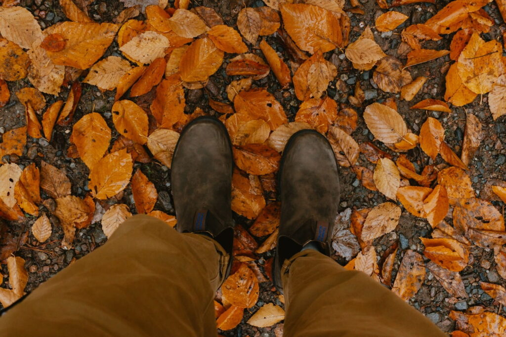 Stil statt Trends - Die zeitlosen Herbst-Basics für Männer im besten Alter 2 jan walter luigi RhEWkDPNRoE unsplash 1