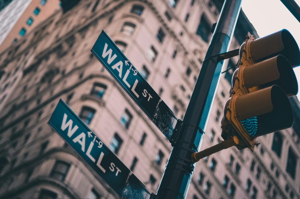 Geldanlage ab 50 - Warum Erfahrung vor Fehlentscheidungen nicht schützt 2 lo lo CeVj8lPBJSc unsplash 1