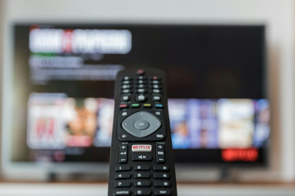 Die Magie der alten Videothek und wie wir sie ein stückweit zurückholen können 2 piotr cichosz hiGHXVAgpUo unsplash